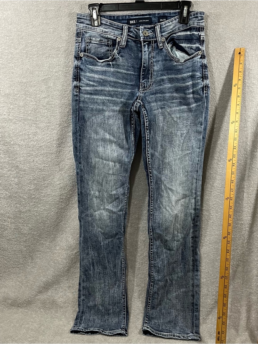 BKE Buckle Jake Straight Jeans Mens 30x31 light Wash Stretch Distressed Denim